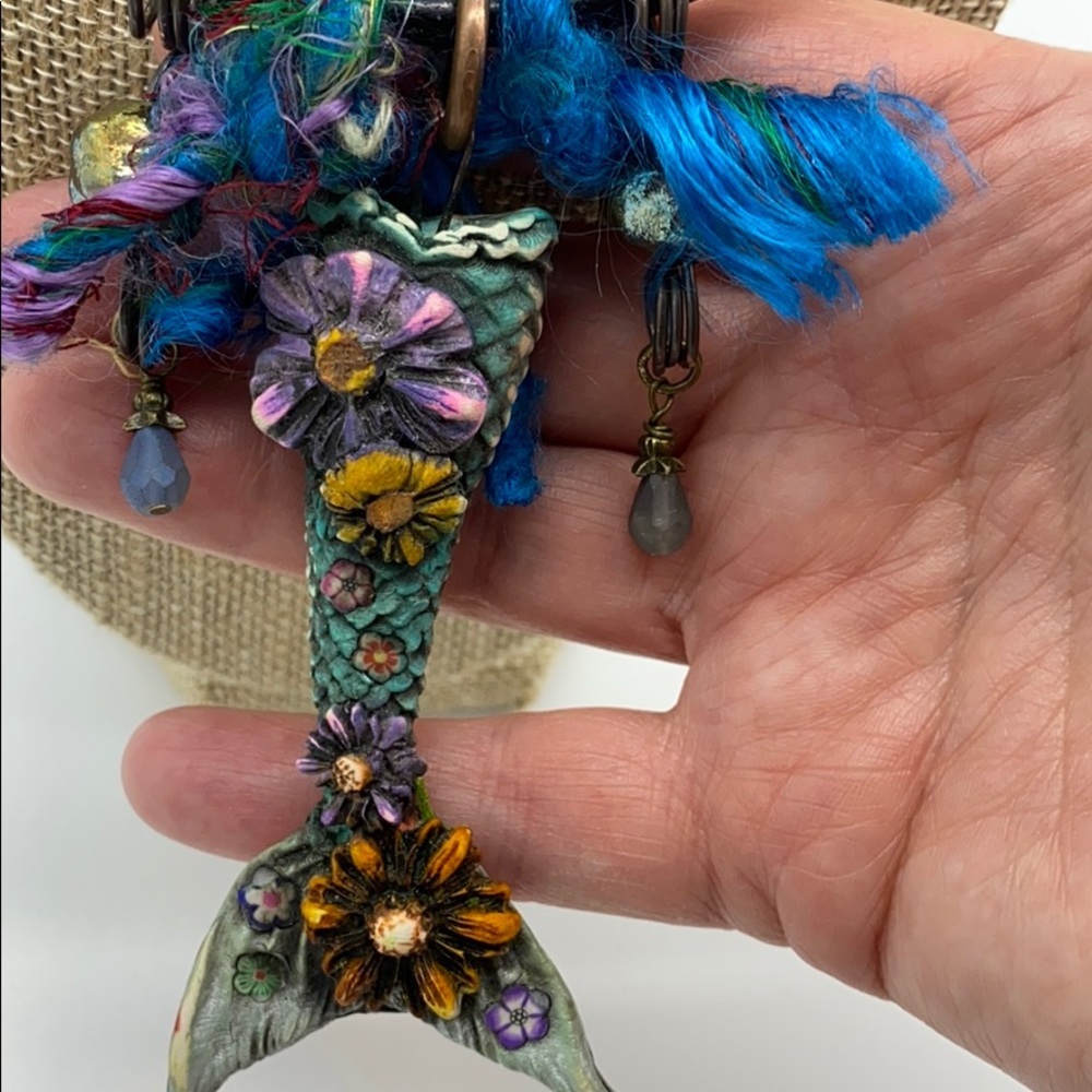 Queen of the mermaids choker - Picture 7 of 9
